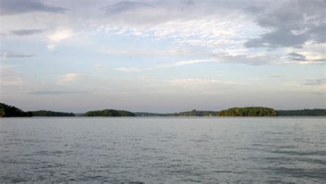 lake keowee average temperatures.